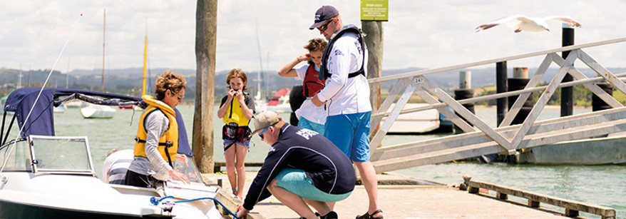 Family-with-lifejackets